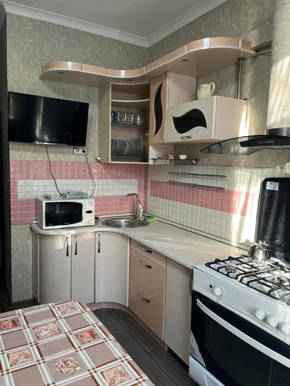 Apartments On Mustafa Ozturk Almaty Bilik gambar